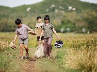 A scene of the Vietnamese drama Yellow Flowers on the Green Grass, directed by Victor Vu. Photo courtesy of the film producer.