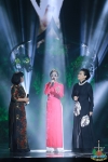 Lần đầu tiên, Khánh Ly, Cẩm Vân, Hồng Nhung - những ca sĩ được cho hát nhạc Trịnh thành công nhất cùng hòa giọng trong "Xin cho tôi" và "Như cánh vạc bay".