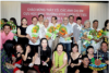 Các diễn viên chụp ảnh lưu niệm với thầy cô: Trịnh Xuân Chính, Lê Văn Tĩnh, Trần Minh Ngọc, Ca Lê Hồng