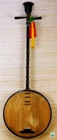 Dan Nguyet (two-string guitar)