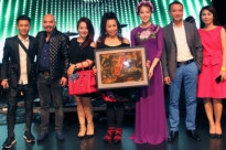Từ Mỹ, danh ca Khánh Ly xúc động cảm ơn Á hậu Thúy Hằng
