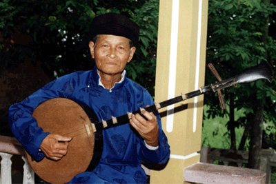 Musician Tran Kich