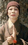 GIỮA CHỐN BỤI HỒNG