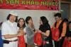NSUT MInh Vương, NSND Bạch Tuyết và MC Thanh Bạch trao tặng quà cho nghệ sĩ nghèo sáng 14-1
