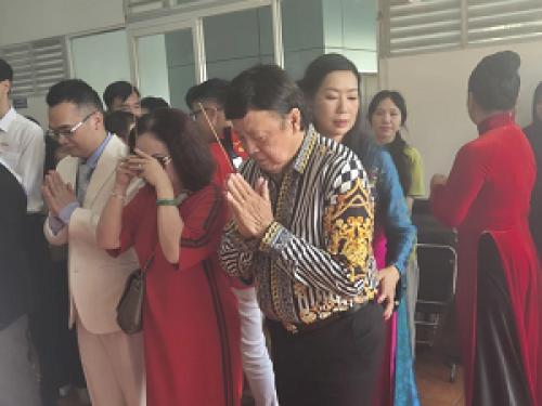NSƯT Bảo Quốc, NSƯT Thành Lộc… tụ hội tại Nhà thờ Tổ