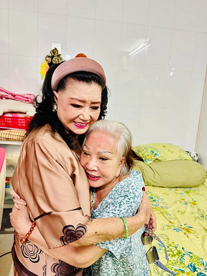 NSND Kim Cương: "Khi khỏe tôi phải thăm Hồng Nga"