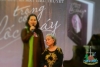 Nhân vật chính - bà Jeannette (ngồi) và nhà văn Trầm Hương tại buổi ra mắt sách
