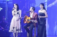 Thu Phương hát cùng anh trai và em gái ở Hải Phòng