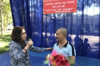 NSƯT Diệu Hiền dạy bệnh nhân tâm thần ca vọng cổ